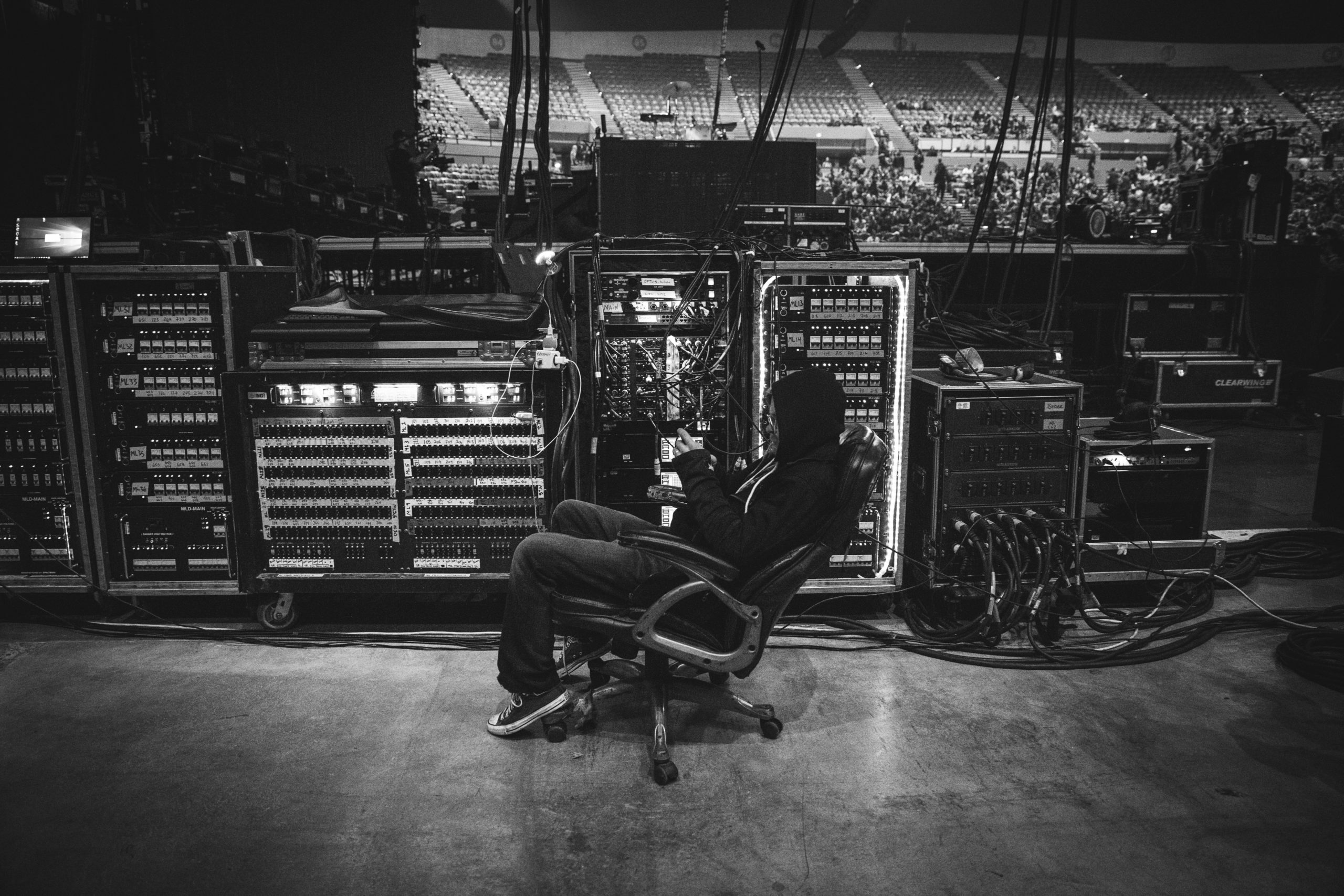 звукооператор. музыкальный менеджер. менеджмент в музыкальной индустрии. студия звукозаписи аранжировщик. музыкальный журналист.